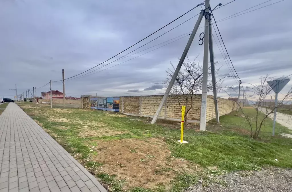 Участок в Крым, Сакский район, с. Штормовое ул. Ленина (10.0 сот.) - Фото 1