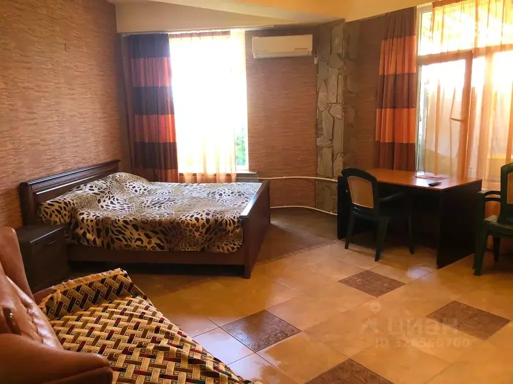 1-к кв. Крым, Алушта ул. Чатырдагская, 1А (50.0 м) - Фото 2