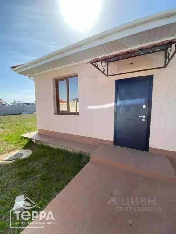 Дом в Крым, Сакский район, с. Уютное ул. Молодежная, 2 (120 м) - Фото 1