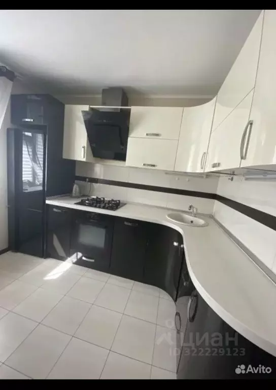 2-к кв. Крым, Симферополь ул. Лексина, 48 (55.0 м) - Фото 0