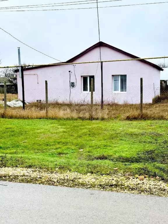 Дом в Крым, Раздольненский район, Березовское с/пос, с. Березовка ул. ... - Фото 1