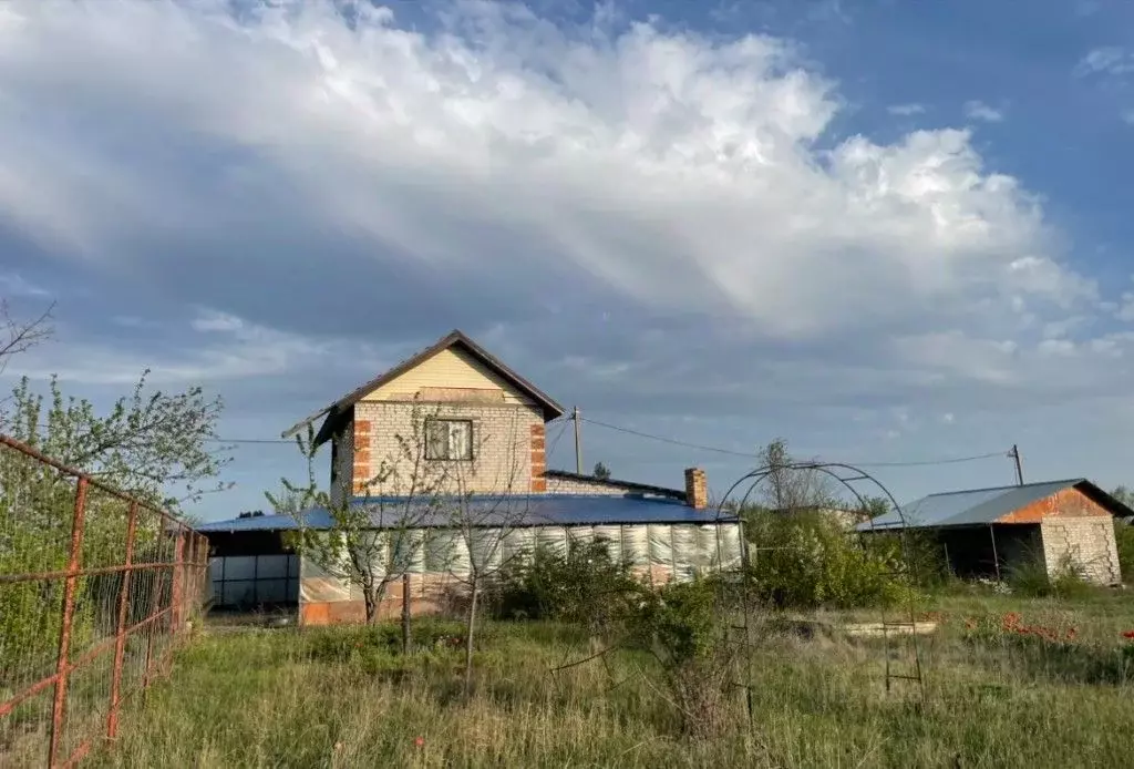 Дом в Волгоградская область, Городищенский район, Новонадеждинское ... - Фото 0