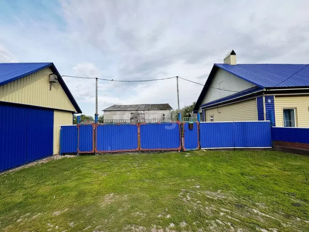 Дом в Башкортостан, Аургазинский район, Семенкинский сельсовет, с. ... - Фото 1