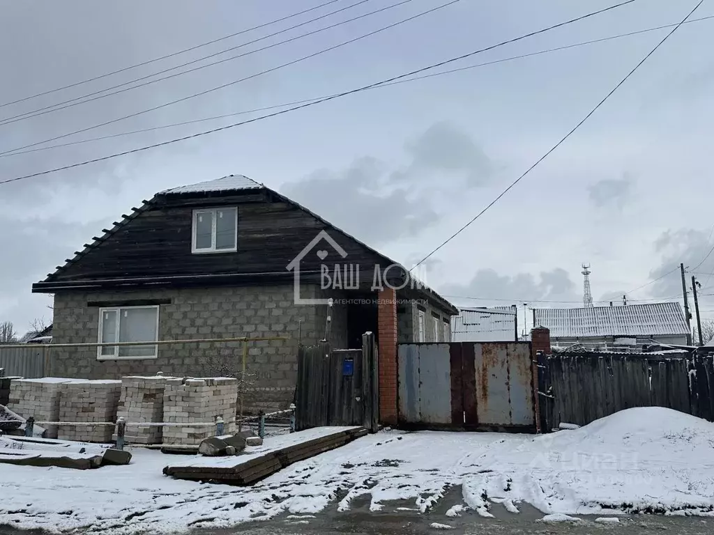 Дом в Астраханская область, Ахтубинск ул. Фрунзе, 116 (100 м) - Фото 1