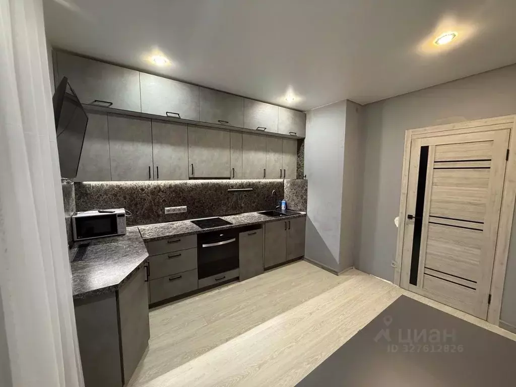 2-к кв. Крым, Симферопольский район, Молодежное пгт ул. Парковая, 2 ... - Фото 1