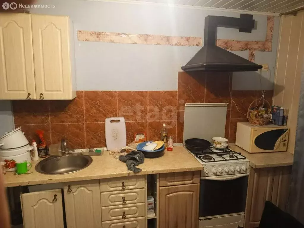 3-комнатная квартира: город Светлый, улица Горького, 28 (64 м) - Фото 1