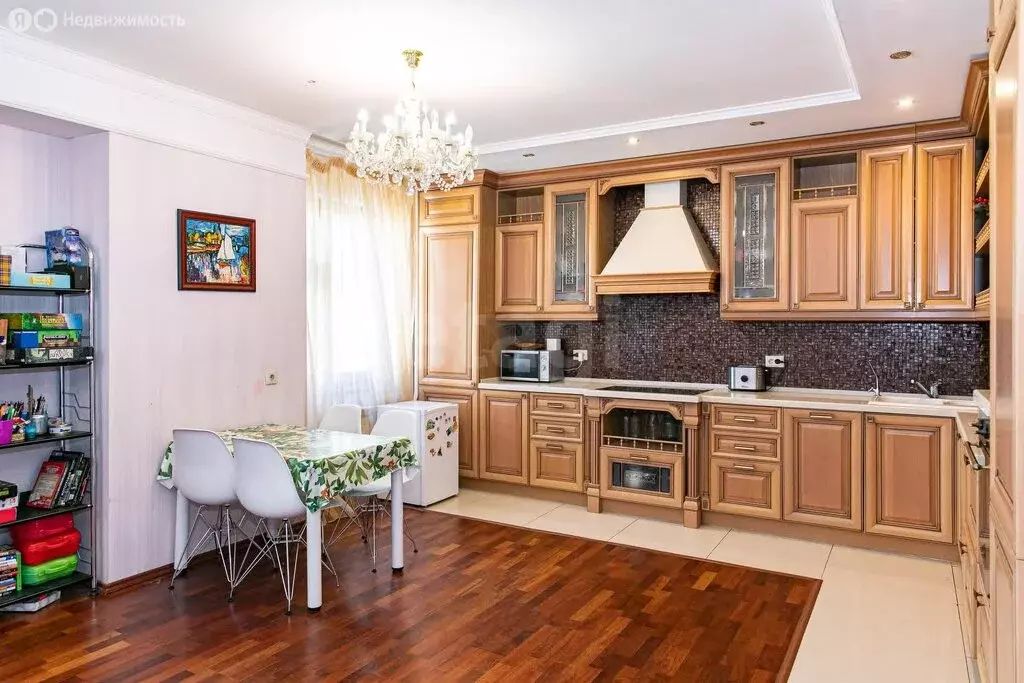 3-комнатная квартира: Якутск, улица Пушкина, 22 (118.8 м) - Фото 1