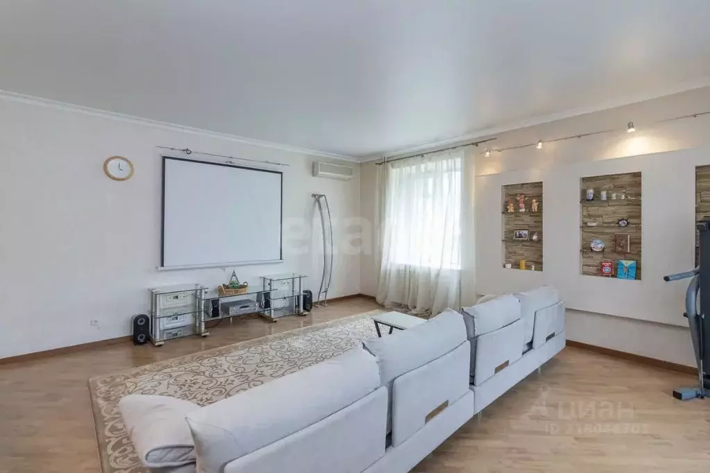 6-к кв. Тюменская область, Тюмень ул. Максима Горького, 47 (310.2 м) - Фото 0