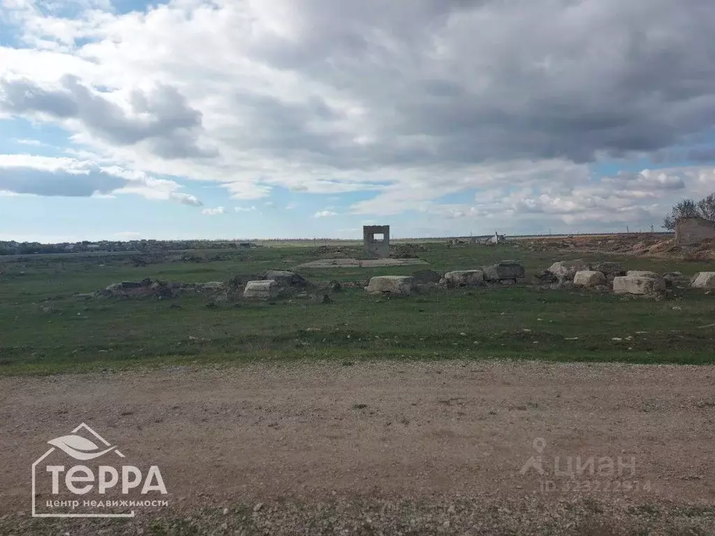 Участок в Крым, Сакский район, Суворовское с/пос, с. Великое ул. ... - Фото 1