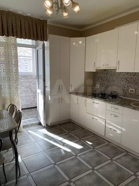 1-к. квартира, 40 м, 8/18 эт. - Фото 0