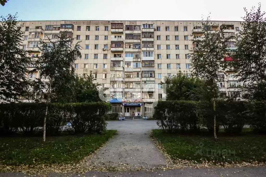 4-к кв. Тюменская область, Тюмень ул. 50 лет Октября, 70 (68.1 м) - Фото 1