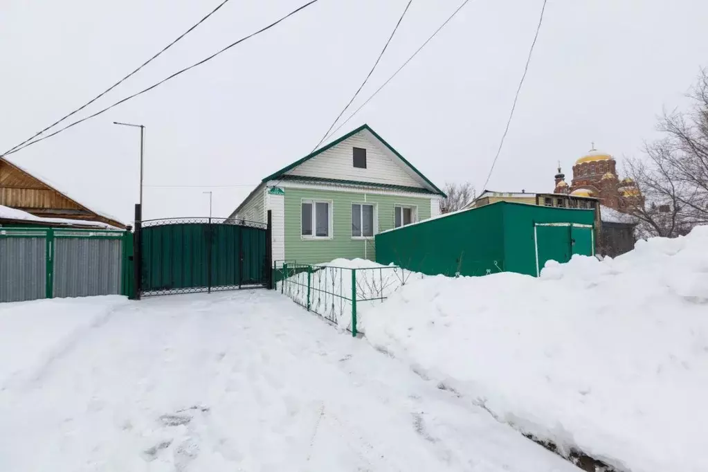 Дом в Оренбургская область, пос. Саракташ ул. Победы, 35 (98 м) - Фото 1
