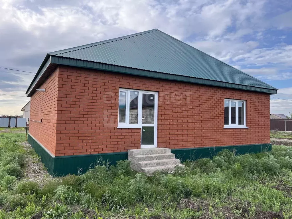 Дом в Оренбургская область, пос. Саракташ бул. Комарова (105 м) - Фото 1