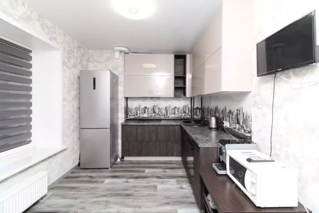 2-к кв. Красноярский край, Красноярск ул. Петра Ломако, 4 (60.1 м) - Фото 1