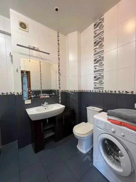 2-к кв. Крым, Симферополь ул. Луговая, 4к1 (80.0 м) - Фото 1