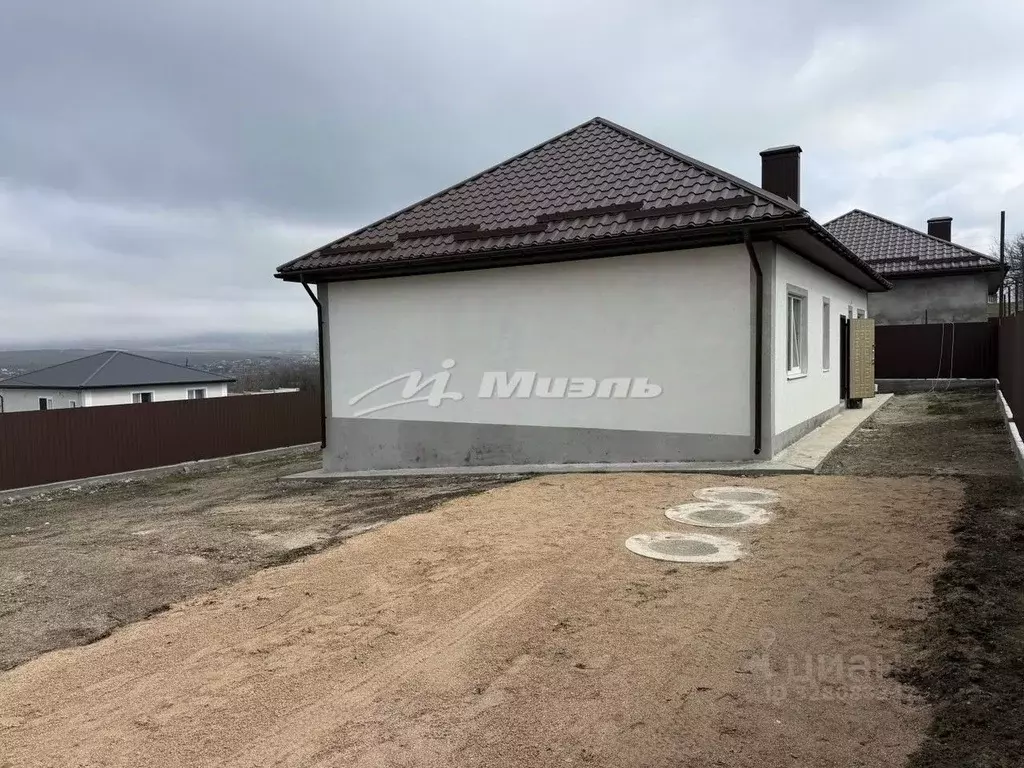 Дом в Крым, Симферопольский район, Добровское с/пос, с. Пионерское ул. ... - Фото 1