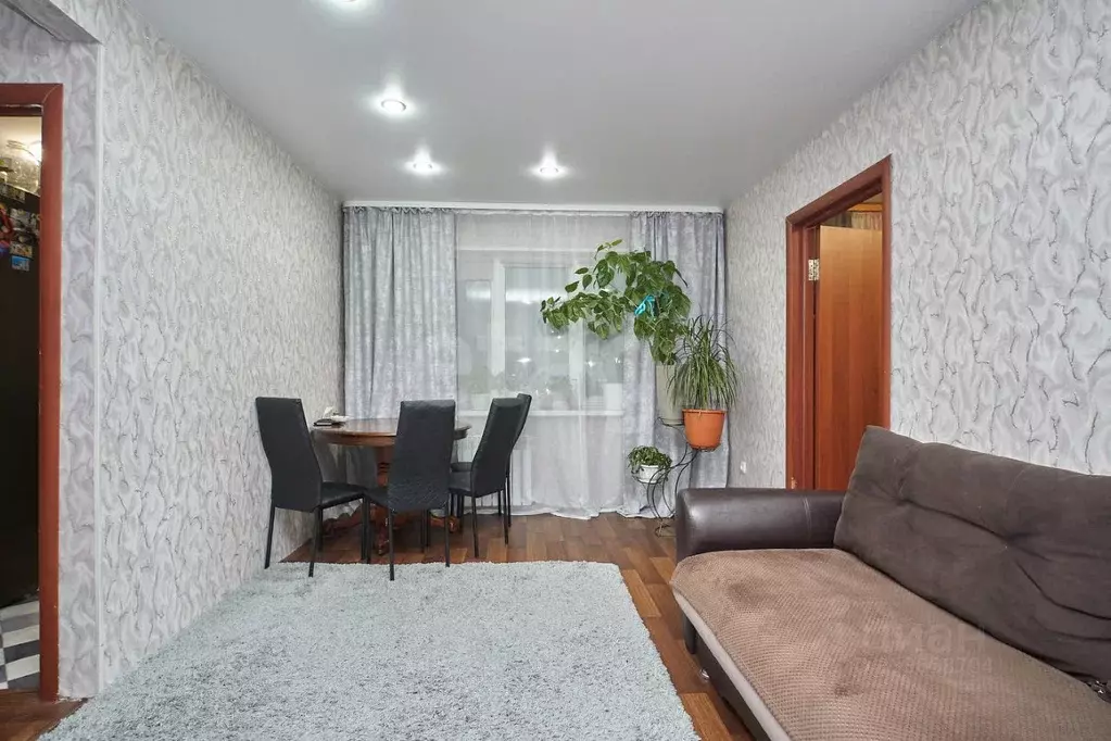 2-к кв. Тюменская область, Тюмень ул. Парфенова, 28 (45.0 м) - Фото 1