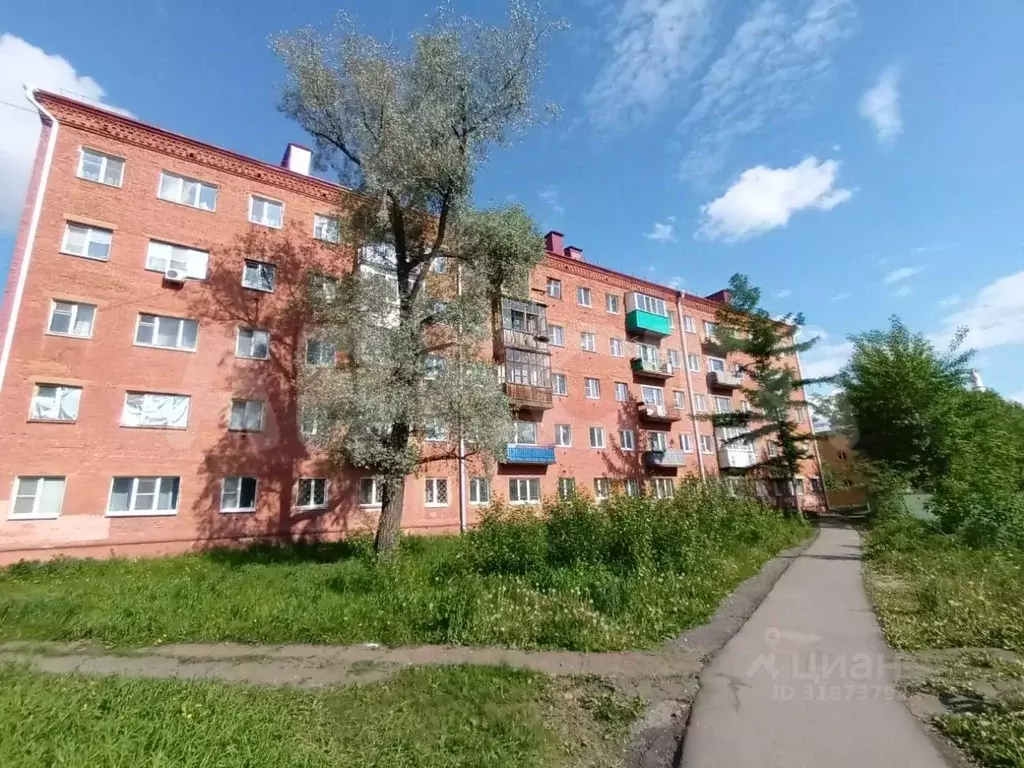 2-к кв. Омская область, Омск просп. Космический, 17 (44.4 м) - Фото 0
