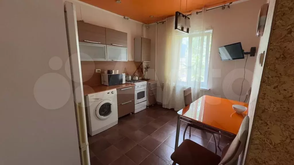 1-к. квартира, 46 м, 1/9 эт. - Фото 1