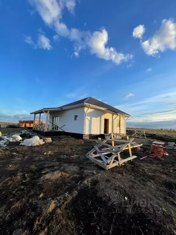 Дом в Красноярский край, Емельяново городское поселение, Емельяново ... - Фото 1