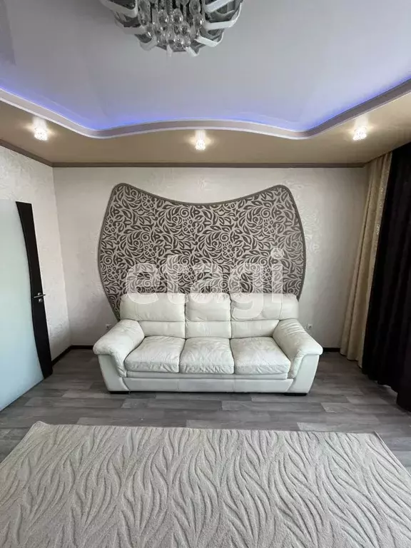 2-к кв. Ямало-Ненецкий АО, Новый Уренгой Надымская ул., 3А (57.0 м) - Фото 1