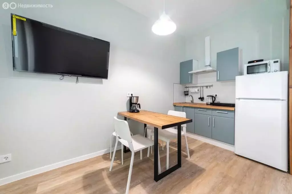 2-комнатная квартира: Сочи, микрорайон Мамайка, Загородная улица, 3/8 ... - Фото 2