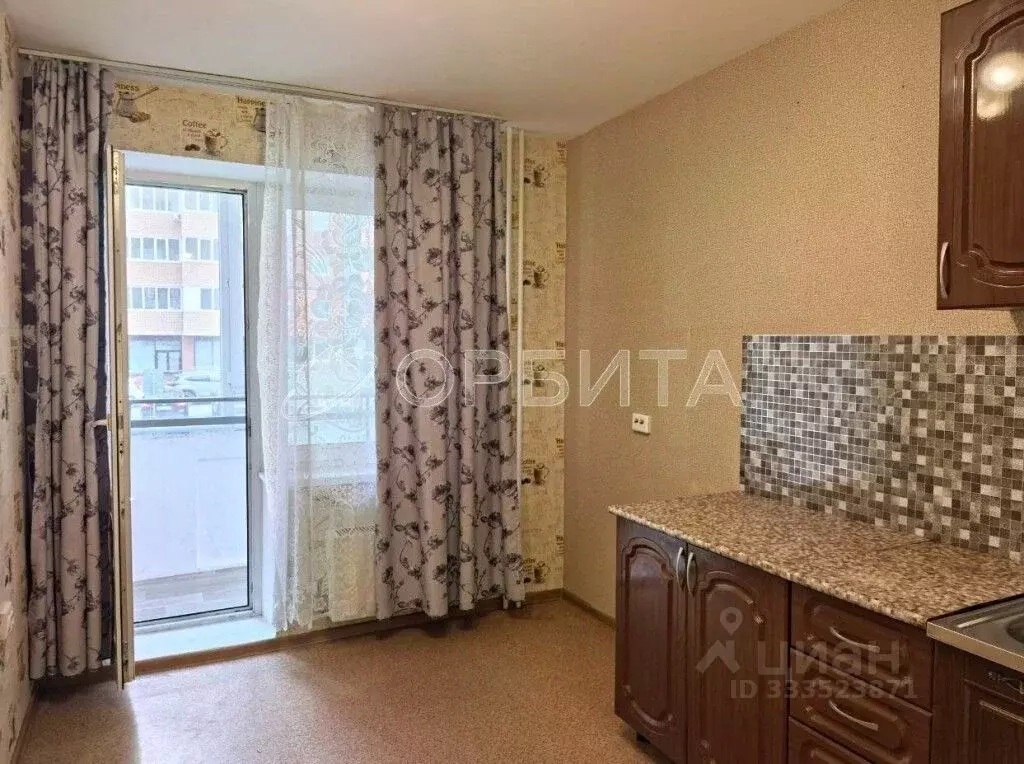1-к кв. Тюменская область, Тюмень ул. Лесопарковая, 13А (36.0 м) - Фото 2