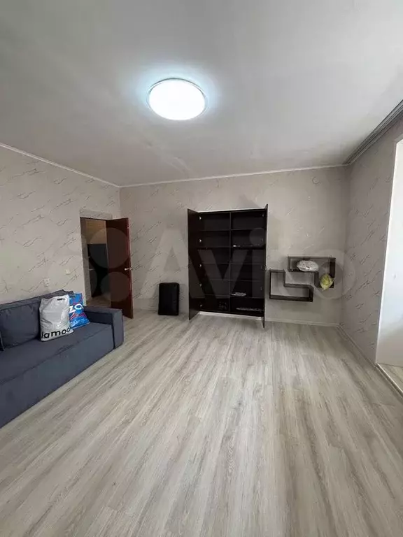 1-к. квартира, 50 м, 3/17 эт. - Фото 1