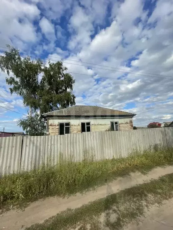 Дом в Саратовская область, Балашовский район, с. Репное ул. Чапаева, ... - Фото 1