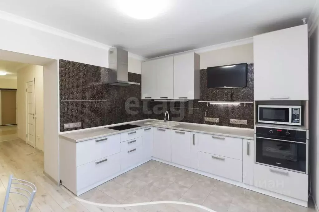 3-к кв. Тюменская область, Тюмень Широтная ул., 112к3 (101.8 м) - Фото 1