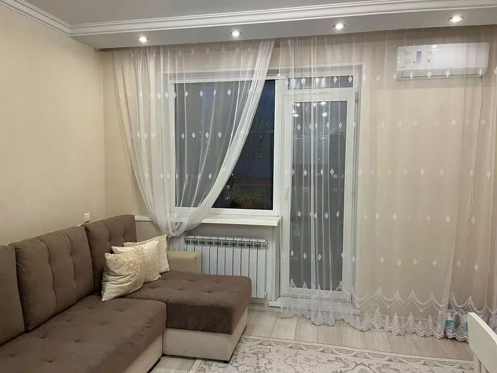 2-к кв. Челябинская область, Челябинск ул. Братьев Кашириных, 131 ... - Фото 1