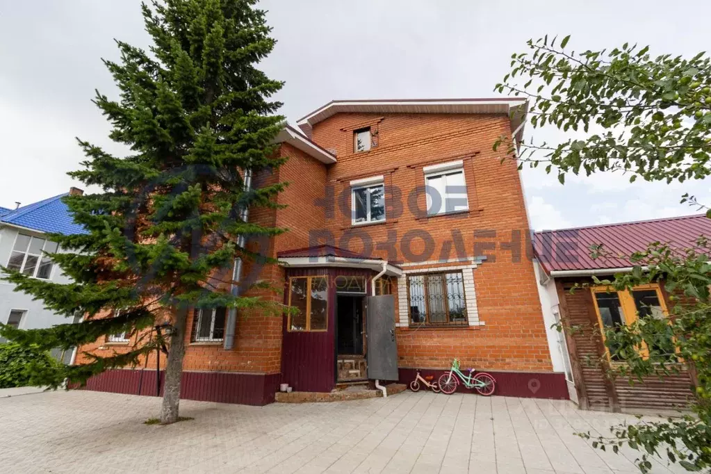 Коттедж в Омская область, Омск ул. И.П. Сальцына (260 м) - Фото 1