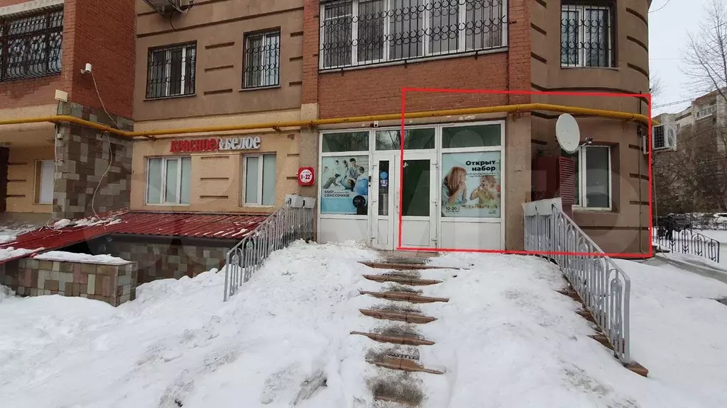 Совместный вход с магазином Красное Белое - Фото 0