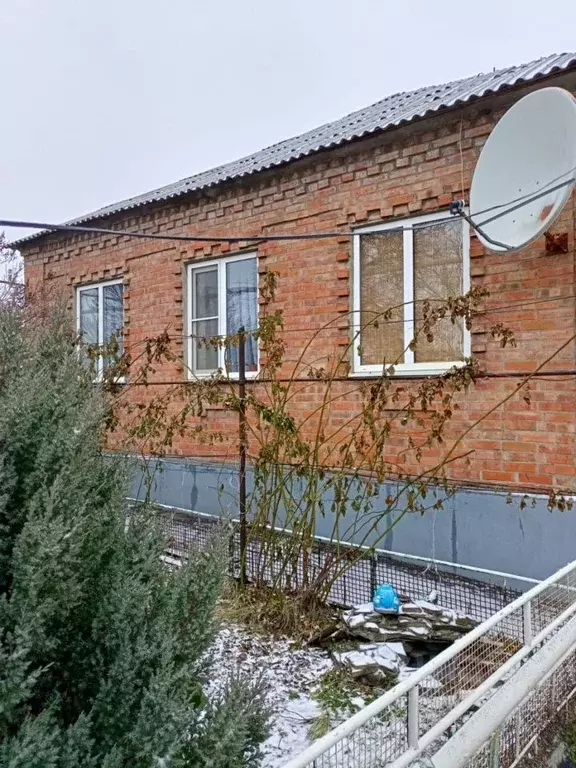 Дом в Ростовская область, Новошахтинск ул. Нечаева, 11А (99 м) - Фото 1