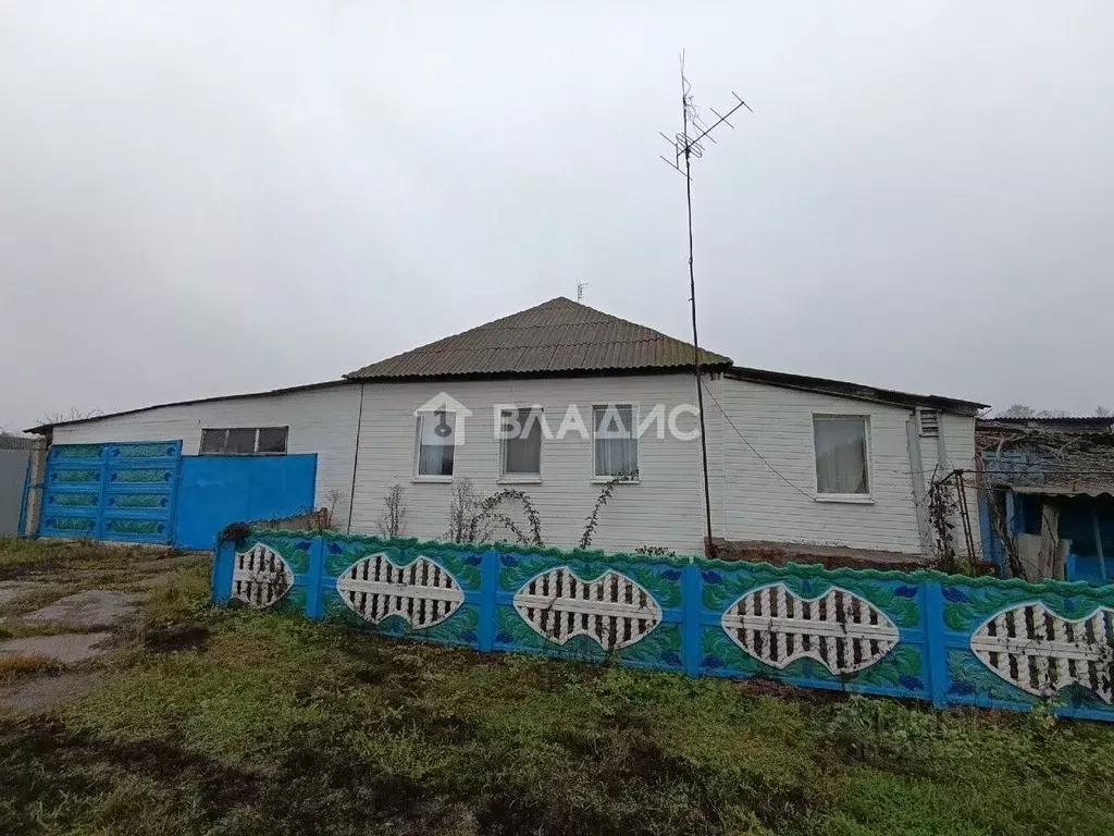Дом в Белгородская область, Корочанский район, Алексеевское с/пос, с. ... - Фото 1