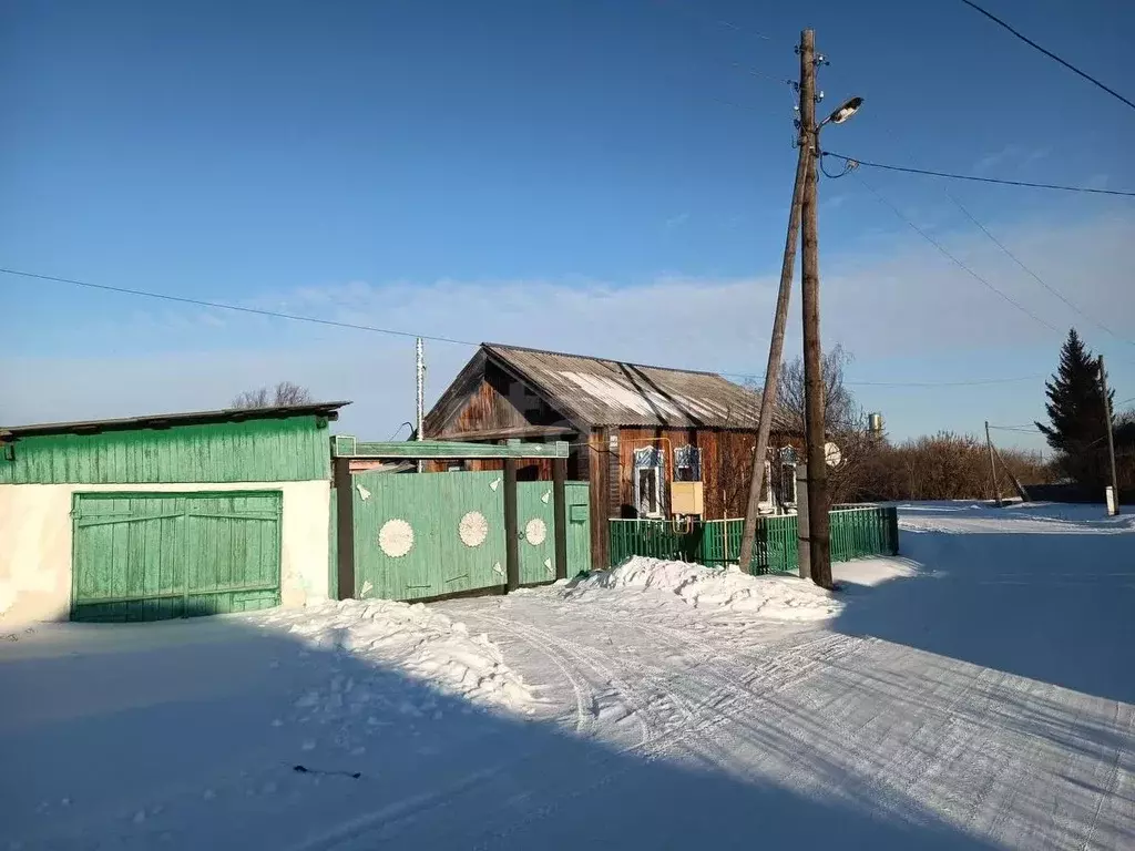 Дом в Тюменская область, Исетский район, с. Рассвет ул. Калинина (34 ... - Фото 1