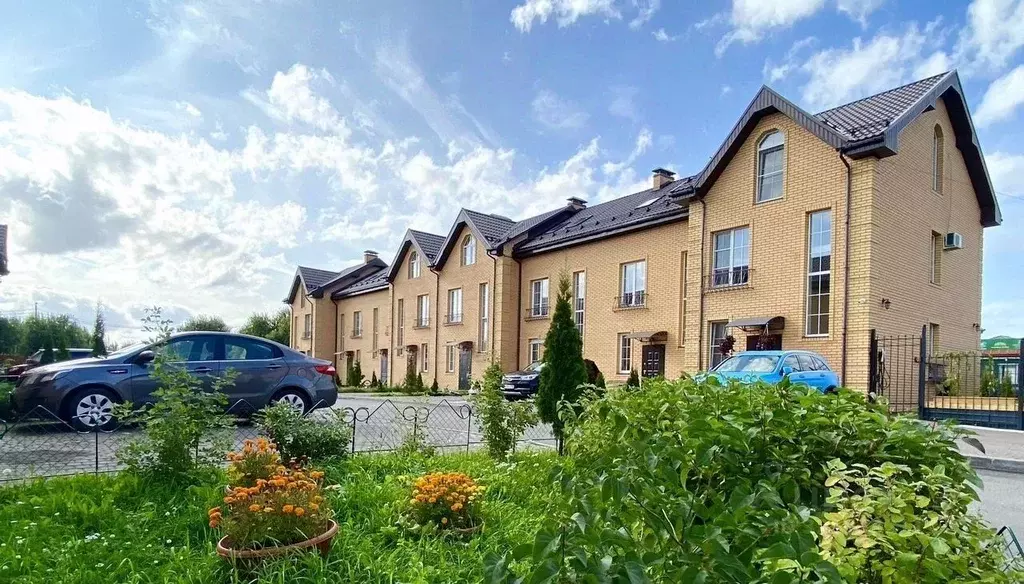 Таунхаус в Санкт-Петербург, Санкт-Петербург, Петергоф ул. Шахматова ... - Фото 1