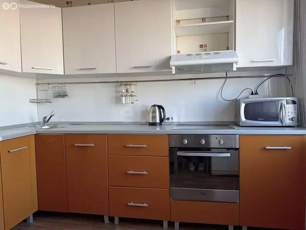 2-комнатная квартира: Челябинск, улица Молодогвардейцев, 56А (55 м) - Фото 1