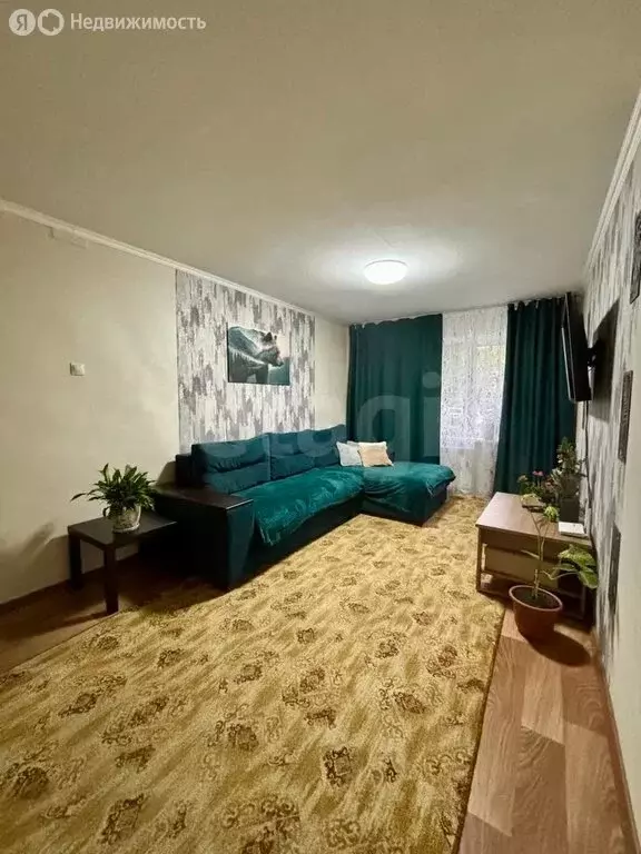 3-комнатная квартира: Черногорск, улица Калинина, 9 (61.3 м) - Фото 0