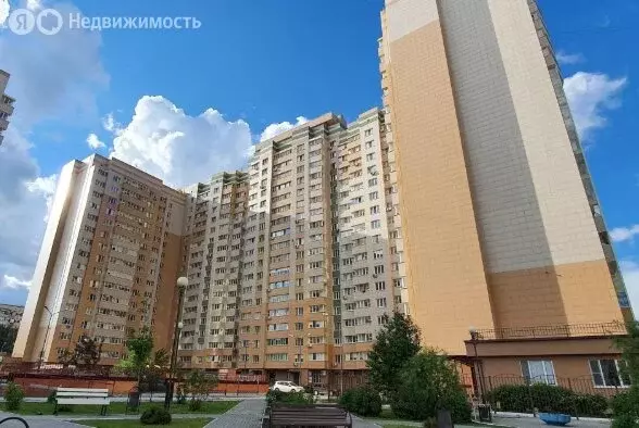 2-комнатная квартира: Тюмень, Заречный проезд, 43 (77 м) - Фото 1