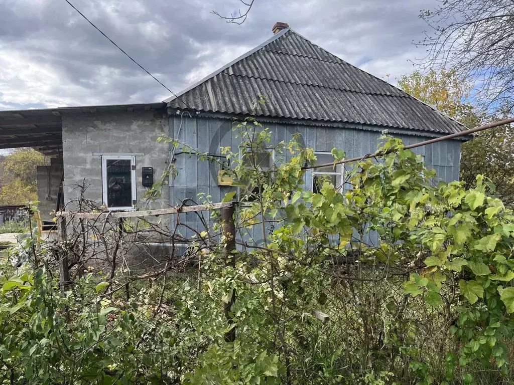 Дом в Краснодарский край, Апшеронский район, Нефтегорск пгт ул. ... - Фото 1