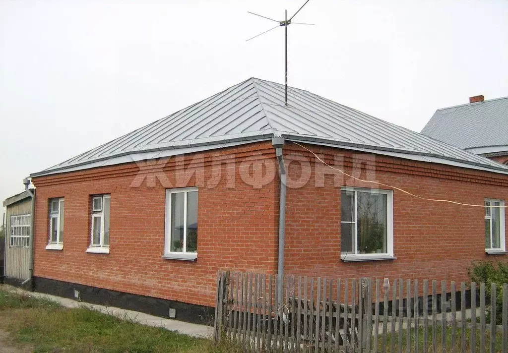 Дом в Новосибирская область, Колывань рп ул. Есенина (97 м) - Фото 1