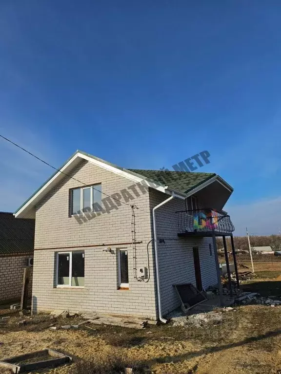 Дом в Калмыкия, Целинный район, с. Троицкое ул. Островского, 4 (90 м) - Фото 0