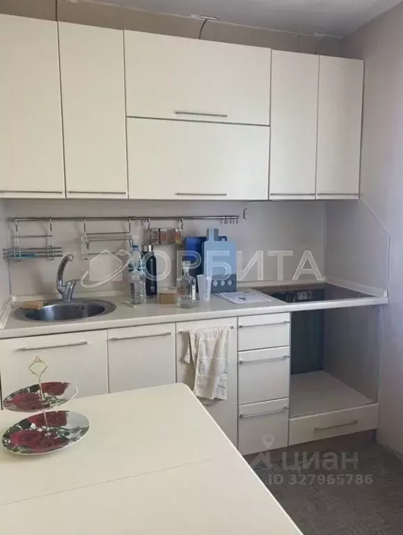 2-к кв. Тюменская область, Тюмень ул. Космонавтов, 33А (42.5 м) - Фото 1