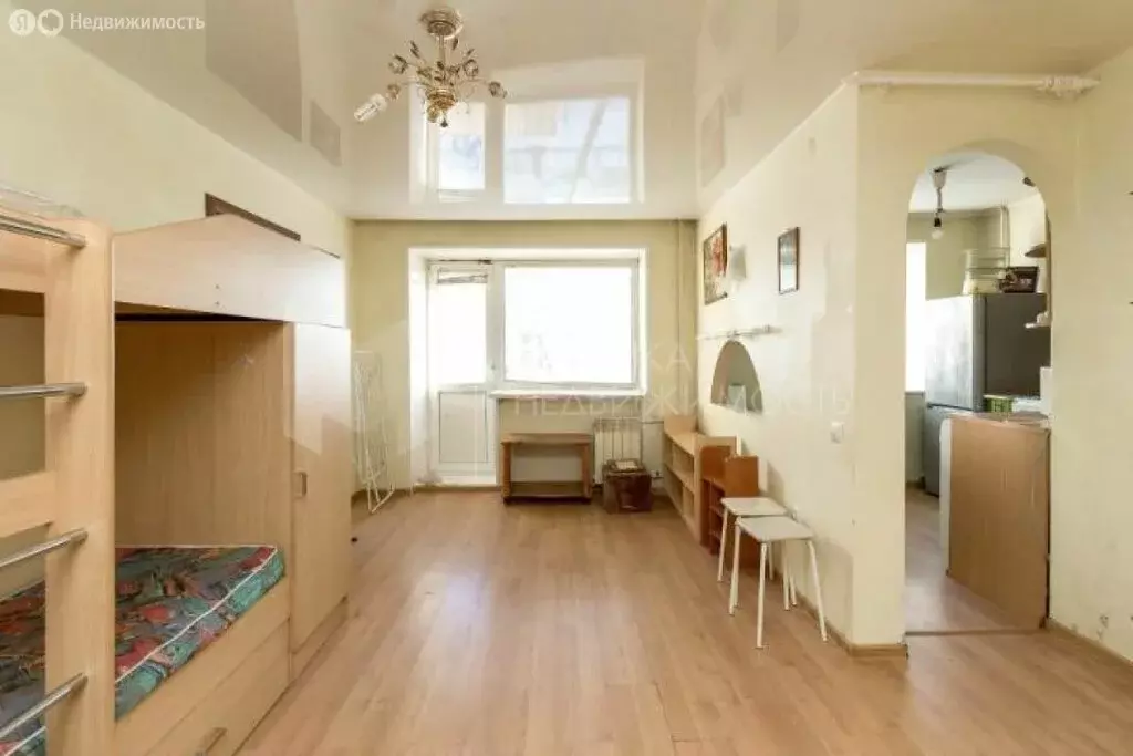 3-комнатная квартира: Тюмень, улица Луначарского, 9 (55 м) - Фото 0
