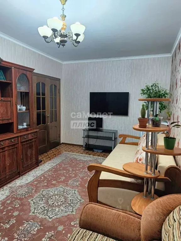 3-к кв. Белгородская область, Старый Оскол Молодогвардеец мкр, 16 ... - Фото 0