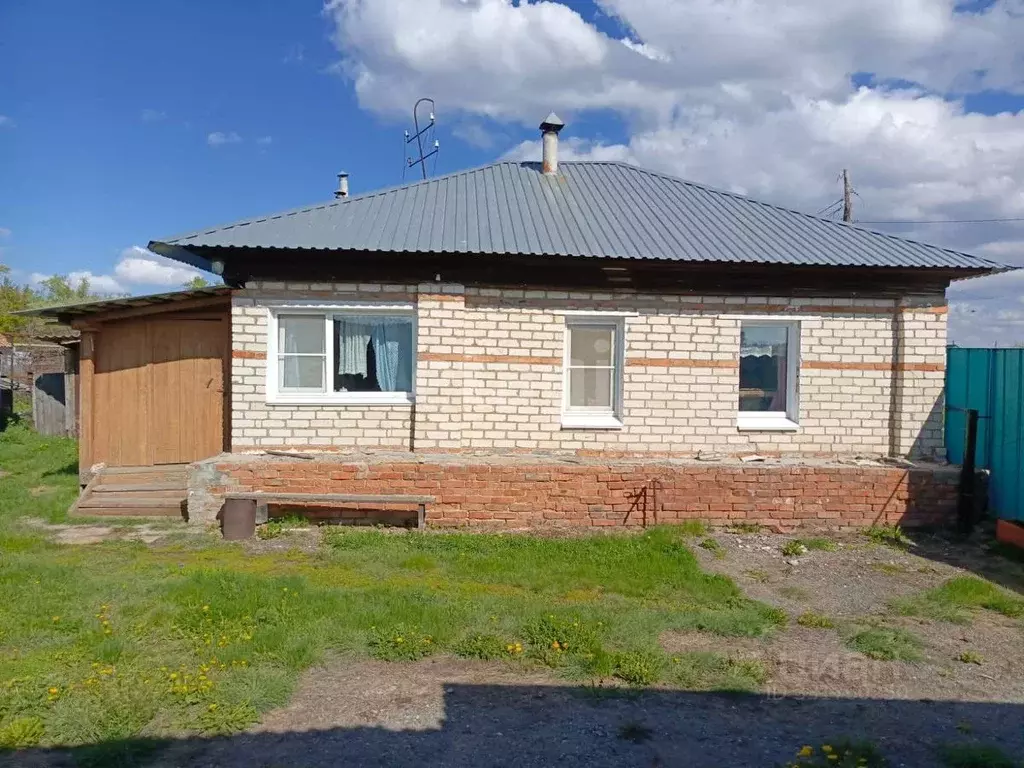 Дом в Челябинская область, Пластовский муниципальный округ, с. Кочкарь ... - Фото 1