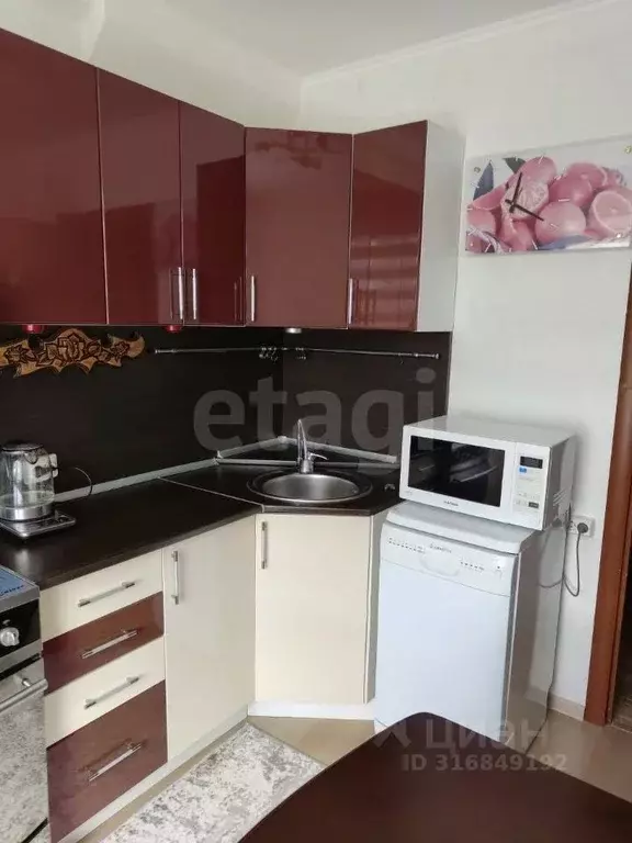3-к кв. Ханты-Мансийский АО, Когалым ул. Степана Повха, 16 (60.5 м) - Фото 0