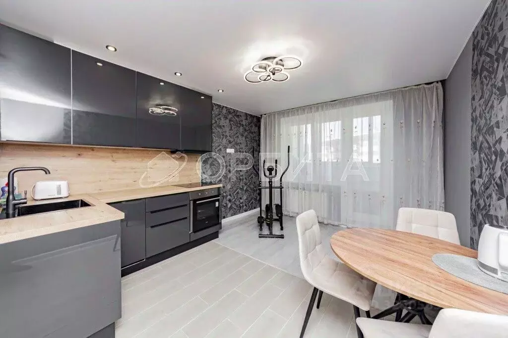 3-к кв. Тюменская область, Тюмень ул. Константина Посьета, 5 (93.0 м) - Фото 1