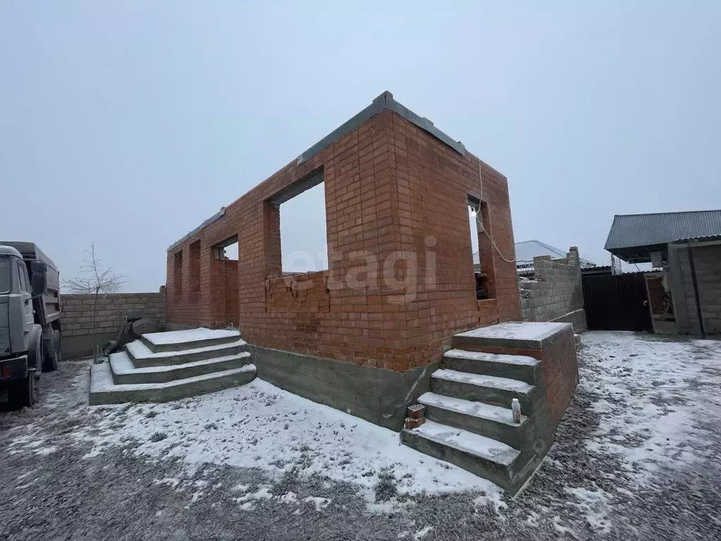 Дом в Ингушетия, Карабулак ул. Карачаевская (160 м) - Фото 1